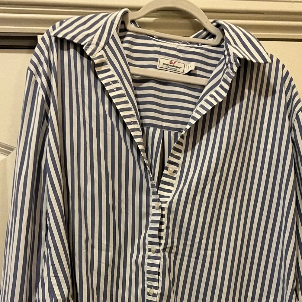 Vineyard Vines womens performance button down shirt. - Picture 1 of 4